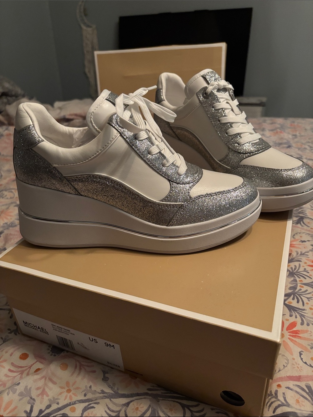 NWT Michael Kors Emmy Glitter Leather Wedge Trainer Sneakers Silver Size 9 Box